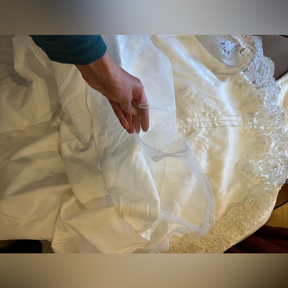 Wedding dress ivory satin w/ lace long sleeve, pearl beading & matching cape. S - Picture 13 of 17